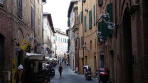 verwinkelte Gassen in Siena